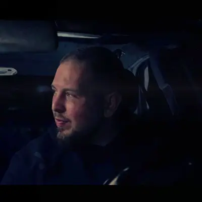 Yalnız Değilsin Cover